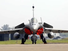 Макрон след руските дронове в Полша: Реших да разположа три изтребителя Rafale
