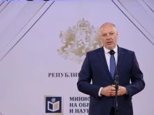 Желязков награди млади българи: Да си отличник не е просто етикет, това е голямото състезание на човека със самия себе си