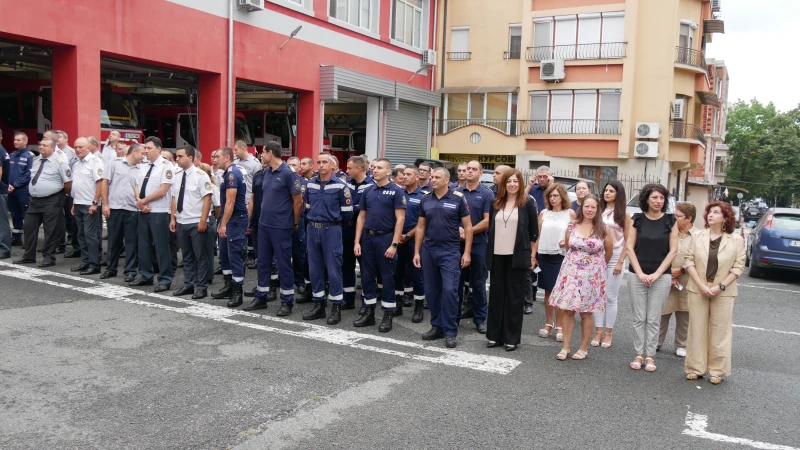 Пожарникарите в Бургас отбелязаха професионалния си празник