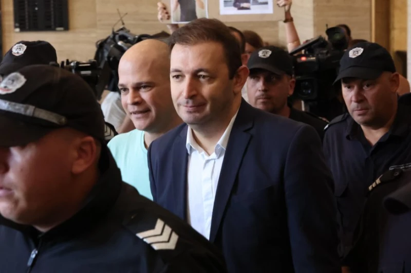 Съдът решава съдбата на задържания и вече отстранен заместник-кмет на София Никола Барбутов и на Петър Рафаилов