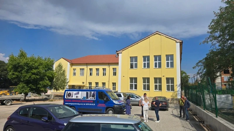 Петрич посреща малките ученици в обновената сграда на IV ОУ "Христо Смирненски"