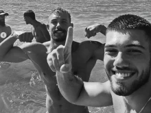 По-малкият брат на Ергенът Виктор му е одрал кожата