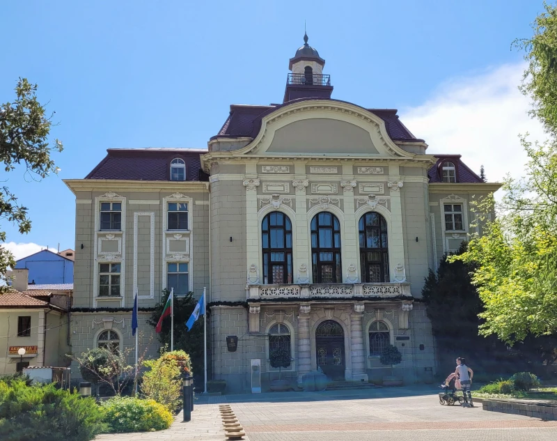 Скандалът с управленската програма на кмета отива в общинския съвет