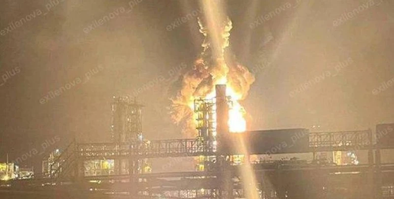 Мадяр: Украински дрон порази нефтопреработвателния завод в Кириши