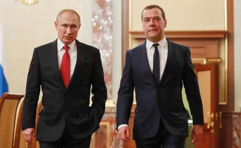 Путин награди Медведев с орден "За заслуги пред Отечеството" IV степен