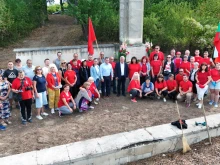 Социалисти от Русе и Разград почистиха паметника на загиналите ремсисти край с. Бъзън