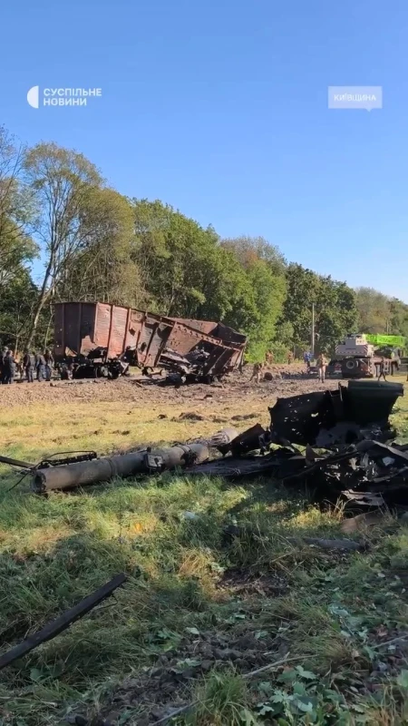 Експлозия на боеприпаси във влак в Киевска област, повредена е железопътна линия