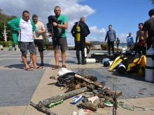 Ето какво извадиха водолази от морското дъно край Моста