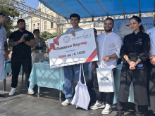 18-годишният Аслан Ахмедов от Велико Търново прави най-вкусната торта "Гараш" у нас