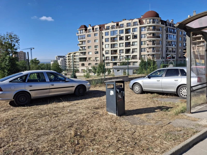 Варненец: И по дърветата ще се паркира след години!