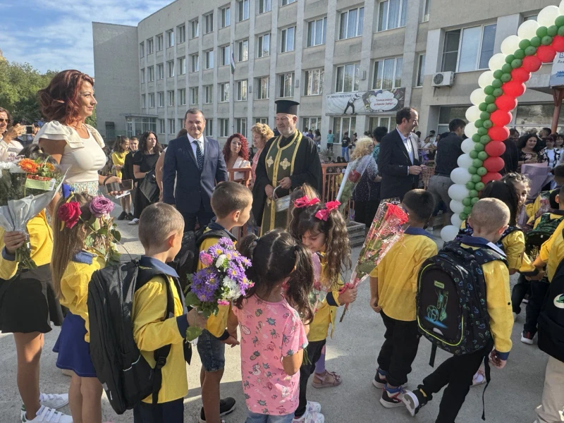 С тържествени церемонии бе даден старт на учебната година в училищата и детските градини в Русе