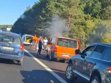 Хаос на АМ "Тракия"! Хора тичат в аварийната лента!