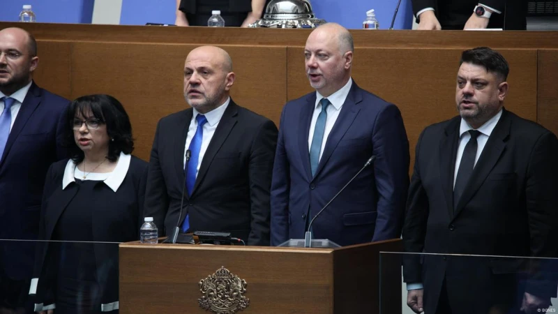 Пети вот на недоверие срещу кабинета "Желязков" влиза в зала