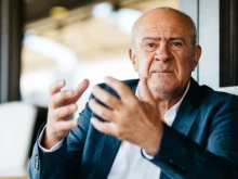 Огромен българин, който отдавна не живее в България, днес става на 75