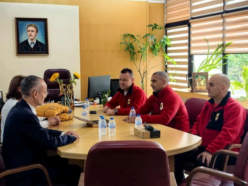 22-ма планински спасители от отряда в Благоевград получиха нова екипировка и 3 цифрови радиостанции