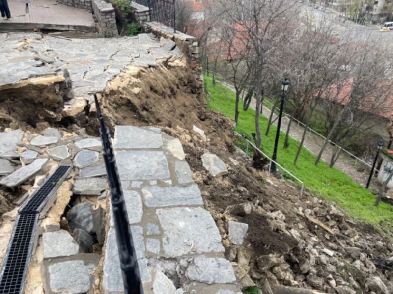 Кметът на район "Централен": До края на годината започва укрепването на рухналата стена на Небет тепе