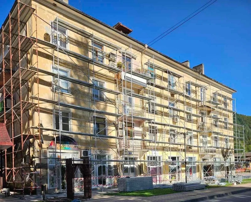 Започна санирането на жилищен блок в Рудозем за близо 1 млн. лв., предстои обновяването на още осем