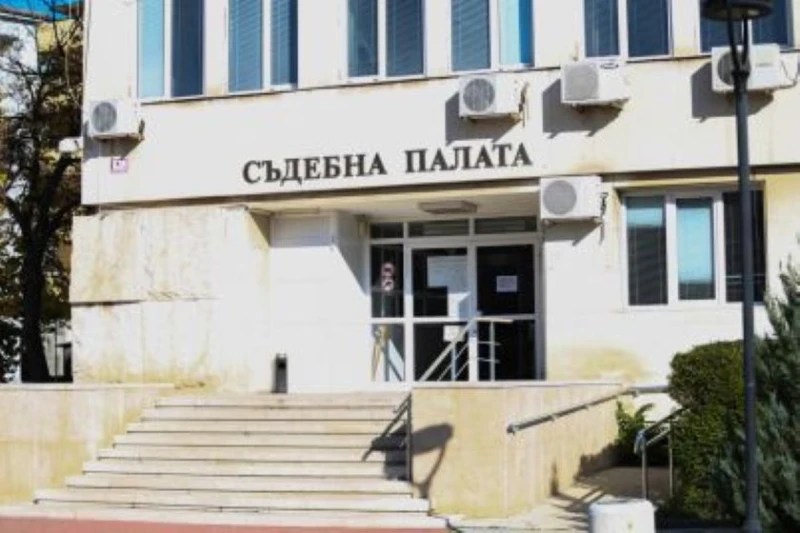 Съдът в Търговище осъжда условно двама братя, използвали чужда дебитна карта