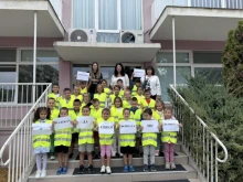 Малките "пчелички" на Казанлък с апел към шофьорите за пътна безопасност