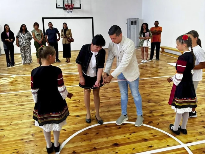 Откриха новия физкултурен салон в училището в Ахтопол