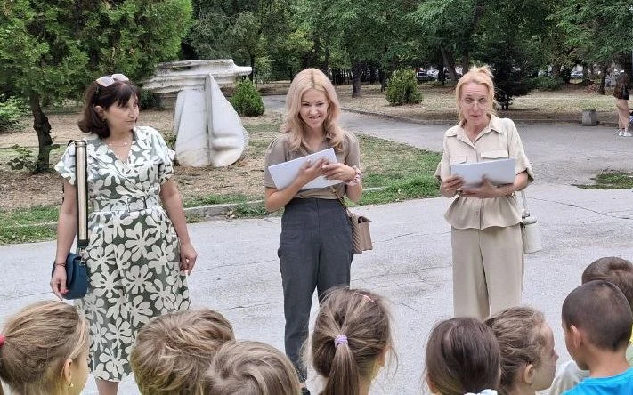 Венцислава Любенова и децата от "Северен" рисуват мечтата си за град без коли