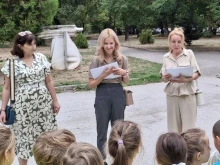 Венцислава Любенова и децата от "Северен" рисуват мечтата си за град без коли