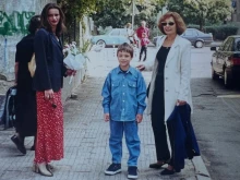 Наш известен актьор пусна снимка от 2001 година