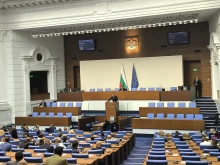 Кабинетът "Желязков" оцеля и при петия вот на недоверие