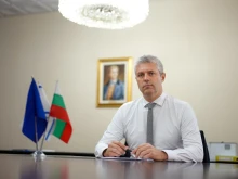 В знак на подкрепа към Коцев и Барбутов: Граждани на протест пред Съдебната палата 