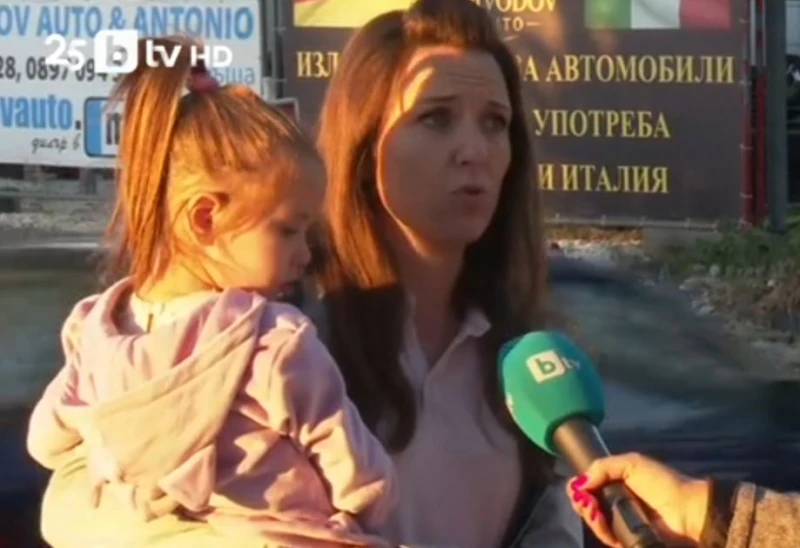 Жители на Пловдив пресичат с табели булевард