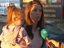 Жители на Пловдив пресичат с табели булевард
