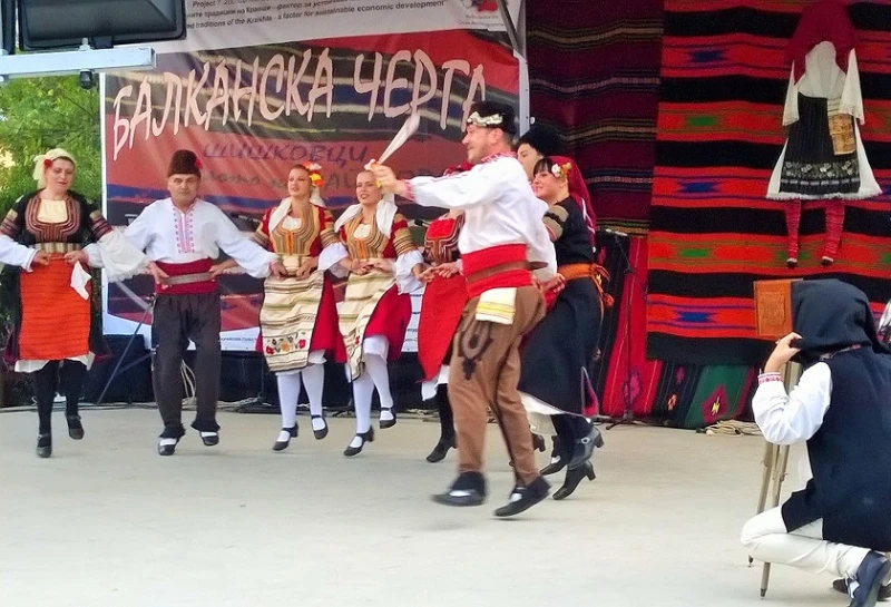 Шарена "Балканска черга" обвива селото на Майстора