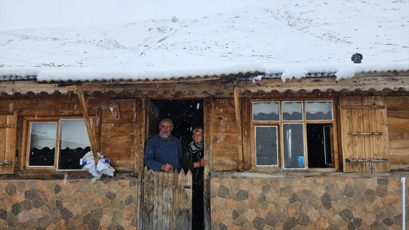 Сняг натрупа в турски град