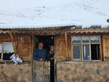 Сняг натрупа в турски град