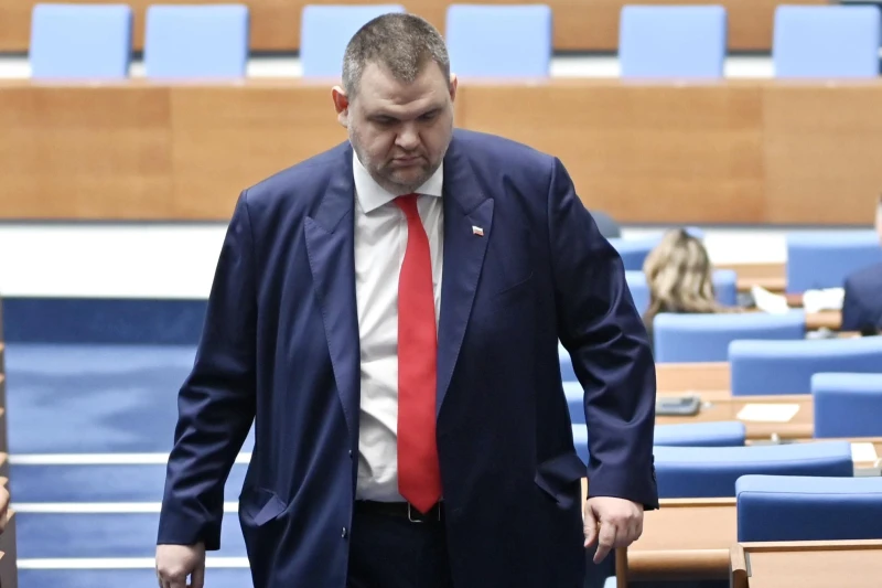 Пеевски с остро писмо към премиера: Настояваме да работите за хората и да се фокусирате изцяло върху безводието