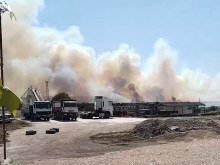 Голям пожар край завод в Девня!