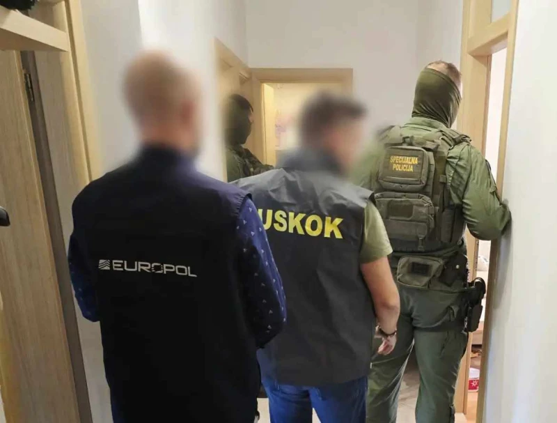 Европол разби голяма мрежа за трафик на мигранти в Западните Балкани
