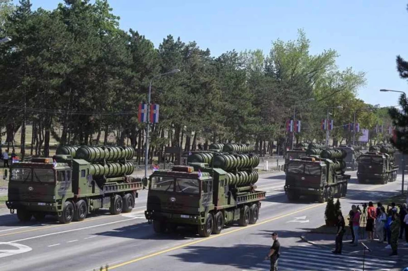 Грандиозен военен парад по случай Деня на сръбското единство в Белград
