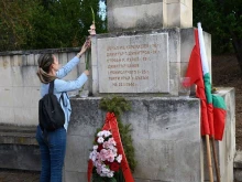 Социалисти от Русе и Разград почистиха паметника на загиналите ремсисти край Бъзън