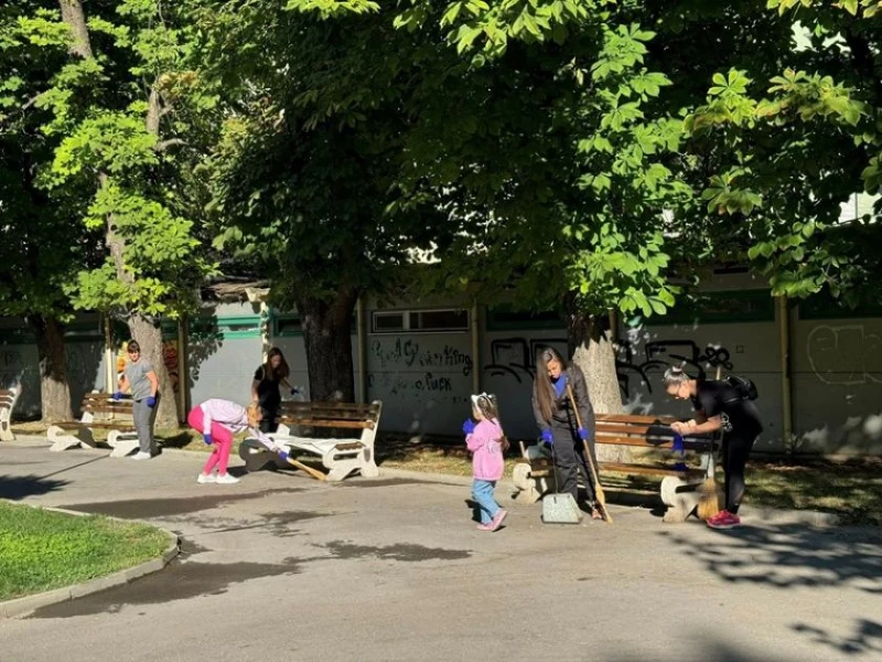 Служители на Община Русе се включиха в кампанията "Да изчистим България заедно"