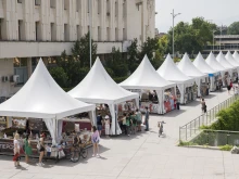 Площад "Централен" в Пловдив се превръща в най-голямата книжарница на открито в България