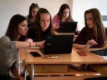 Учениците за промените в НВО по математика: Голям стрес! Много късно го обявиха