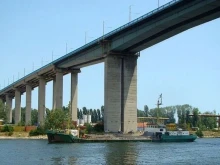 Мъж скочи от Аспаруховия мост във Варна!