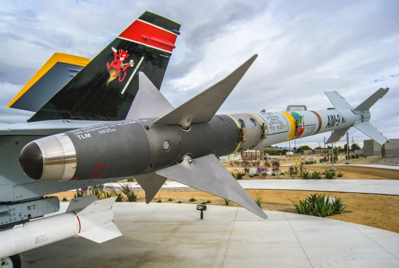 Не са нови, но са ефективни: AIM-9L/M Sidewinder успешно прихващат руските дронове "Шахед" и крилати ракети