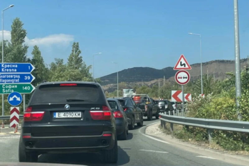 Голямото прибиране: Ужасно задръстване по АМ "Струма" към София
