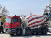 Бетоновоз блъсна моторист на селски път