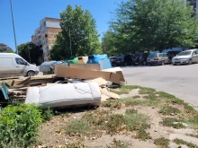 С телефонно обаждане пловдивчани изхвърлят стари мебели и уреди