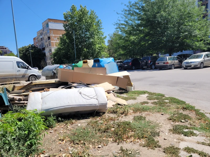С телефонно обаждане пловдивчани изхвърлят стари мебели и уреди