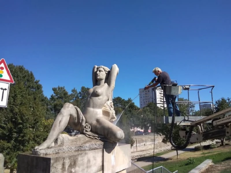 Къпят "голите жени" в Кюстендил