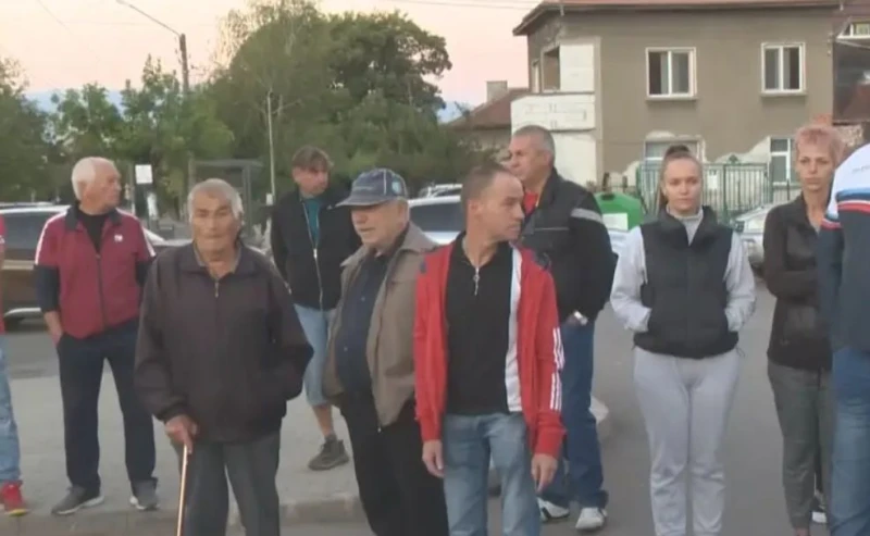Психично болен тормози съседите си в Бухово: Запали дрехата на майка ми, тя почина в болницата